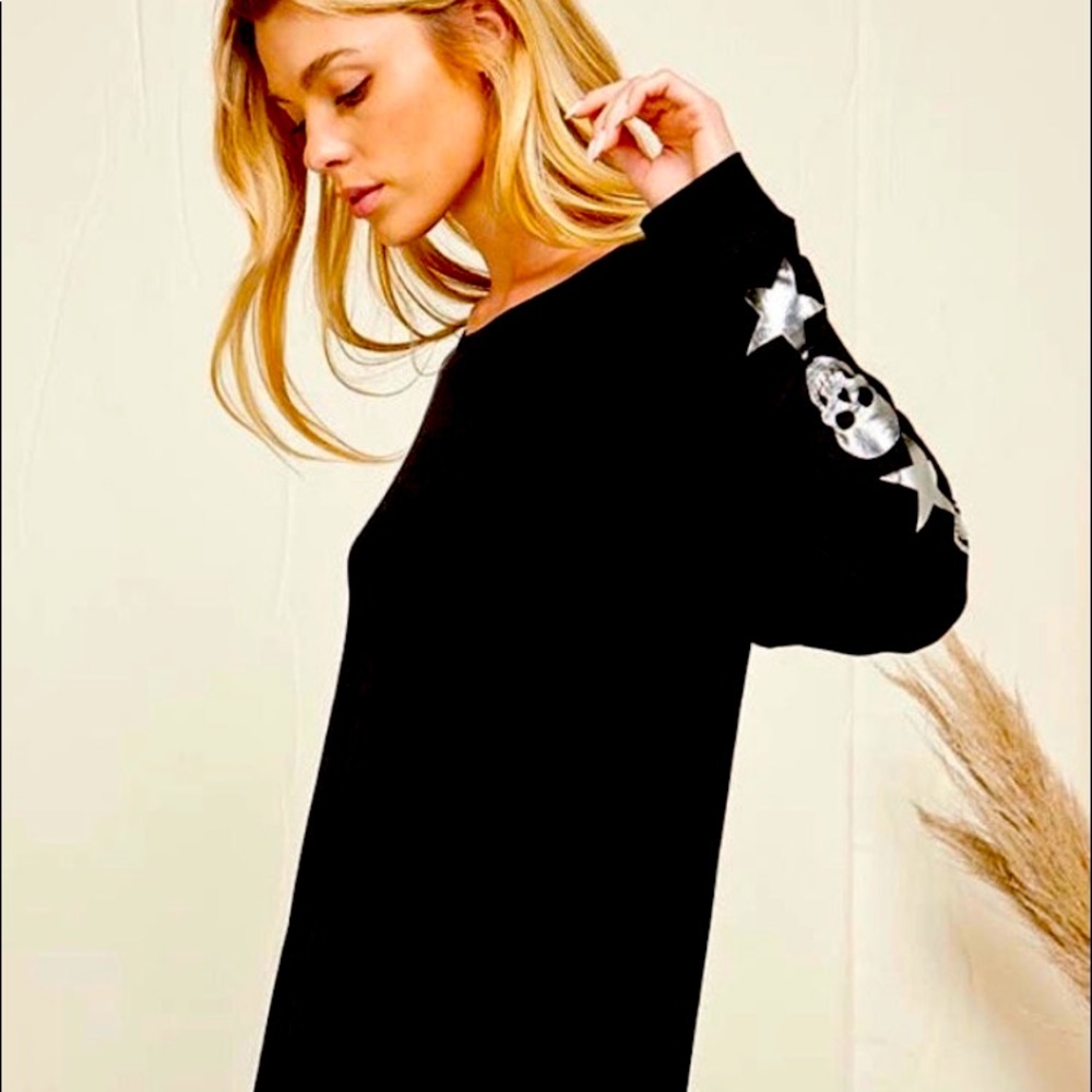 Blumin black top with skull & stars accenting the sleeves.